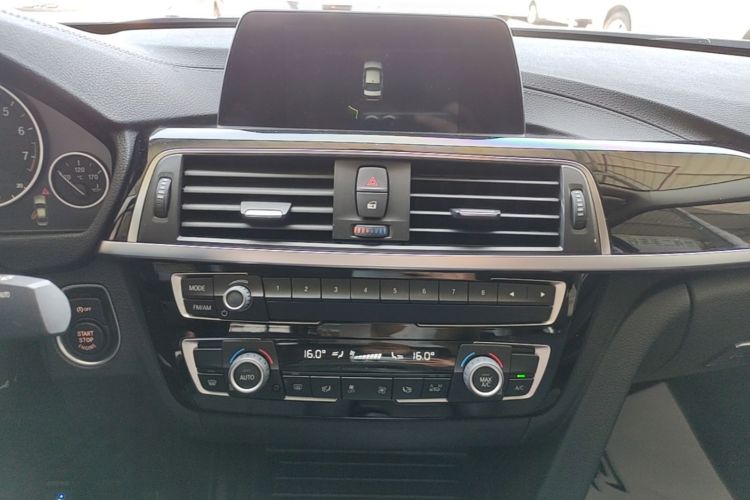 BMW 3 Series 2018 #13 BMW 3 Series 2018 car image #13
