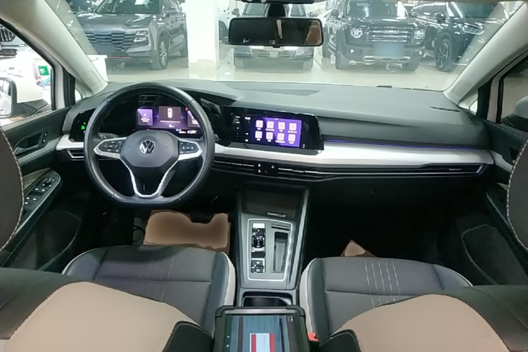Volkswagen Golf 2020 car image #10