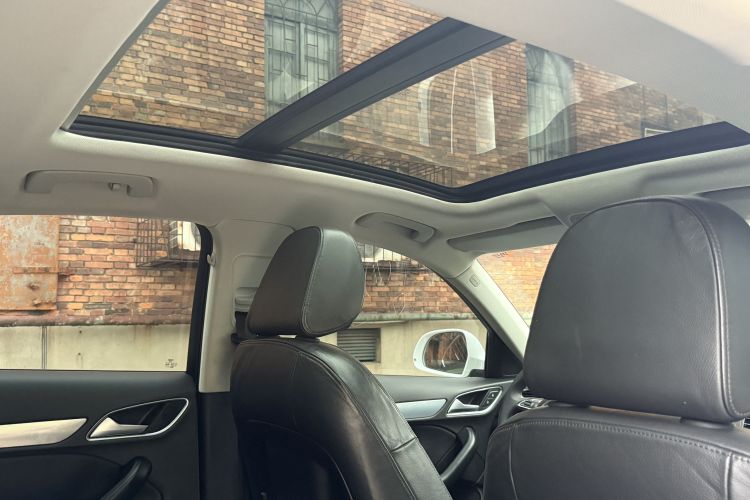 Audi Q3 2016 car image #18