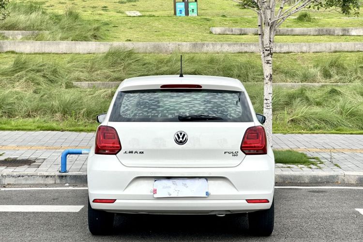 Volkswagen Polo 2015 car image #6