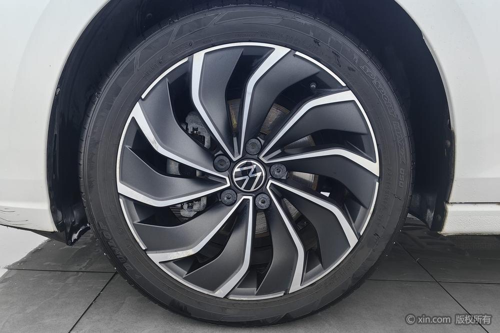 Volkswagen Golf 2021 car image #9
