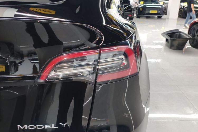 Tesla Model Y 2023 #8 Tesla Model Y 2023 car image #8