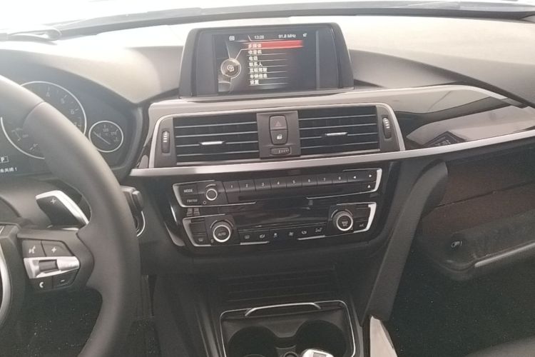 BMW 3 Series 2017 car image #13