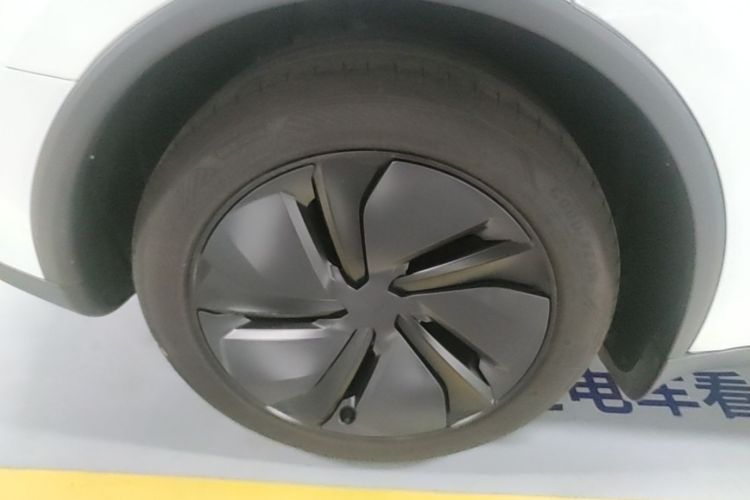 Tesla Model Y 2026 car image #10