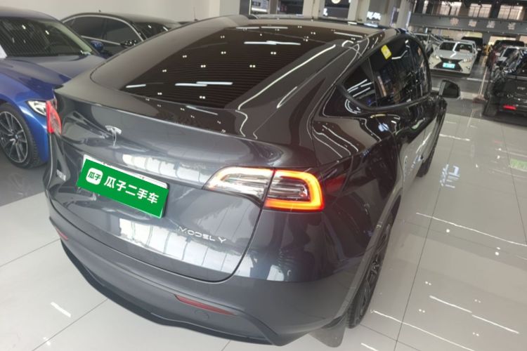 Tesla Model Y 2025 #7 Tesla Model Y 2025 car image #7