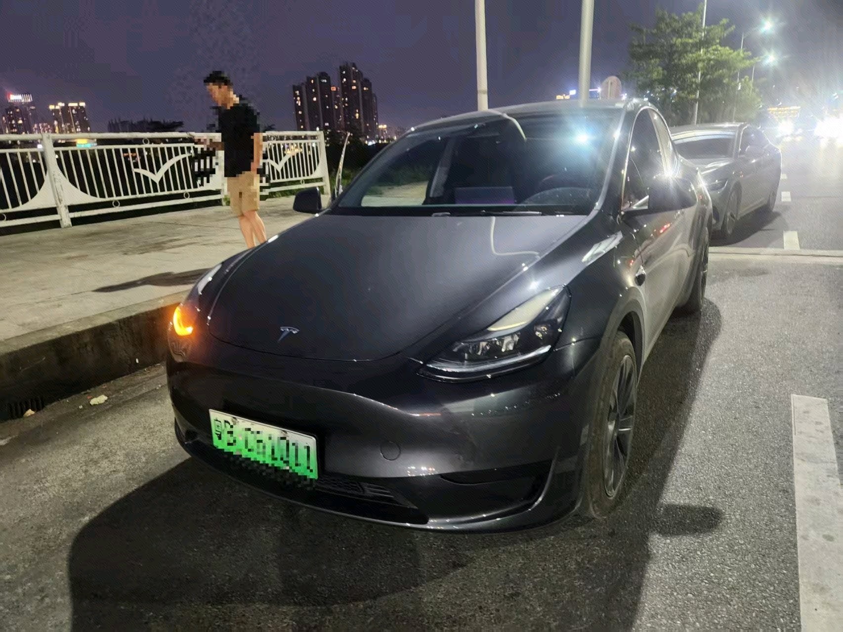 Tesla Model Y 2024 immagine di auto 