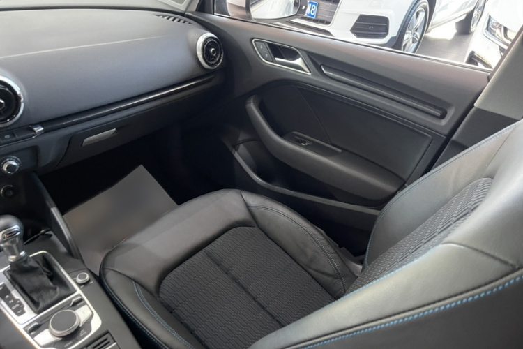 Audi A3 2019 car image #13