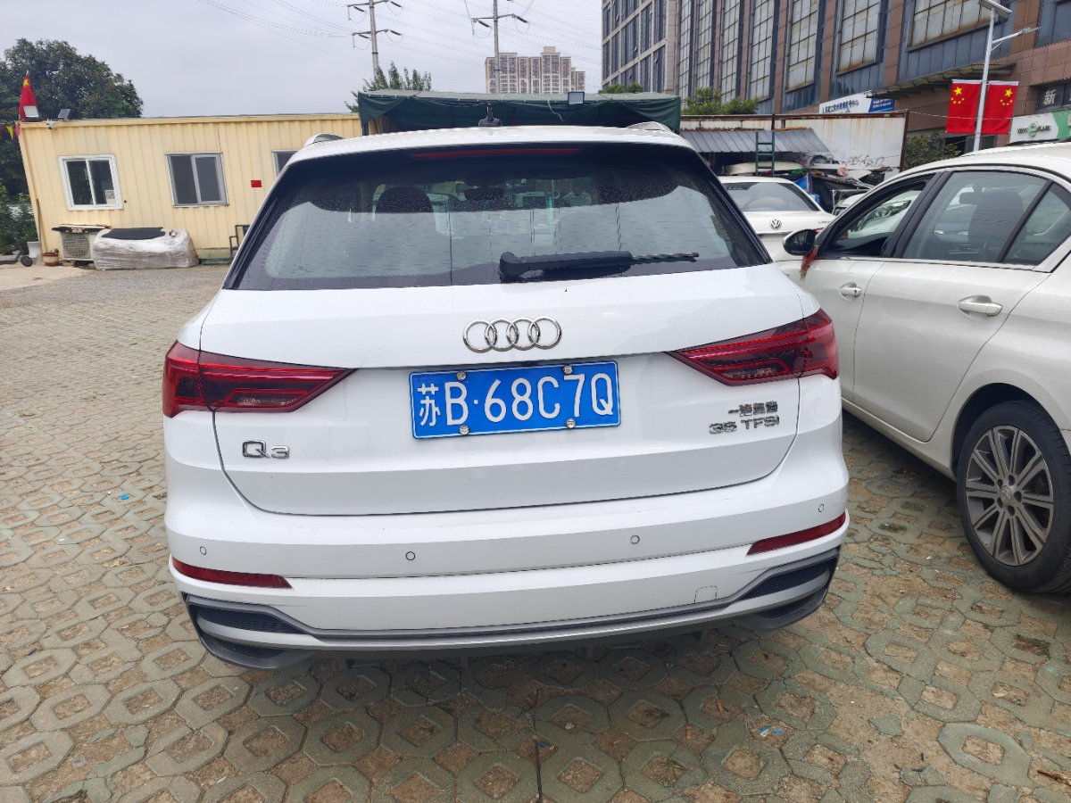 Audi Q3 2021 car image #8