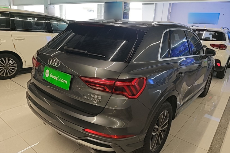 Audi Q3 2021 car image #7