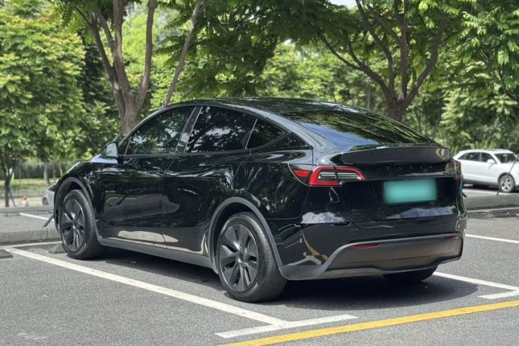 Tesla Model Y 2024 #4 Tesla Model Y 2024 immagine di auto #4