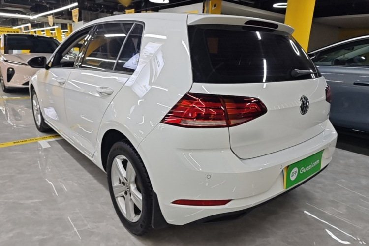 Volkswagen Golf 2018 car image #5