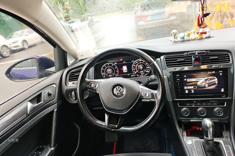 Volkswagen Golf 2020 car image #12