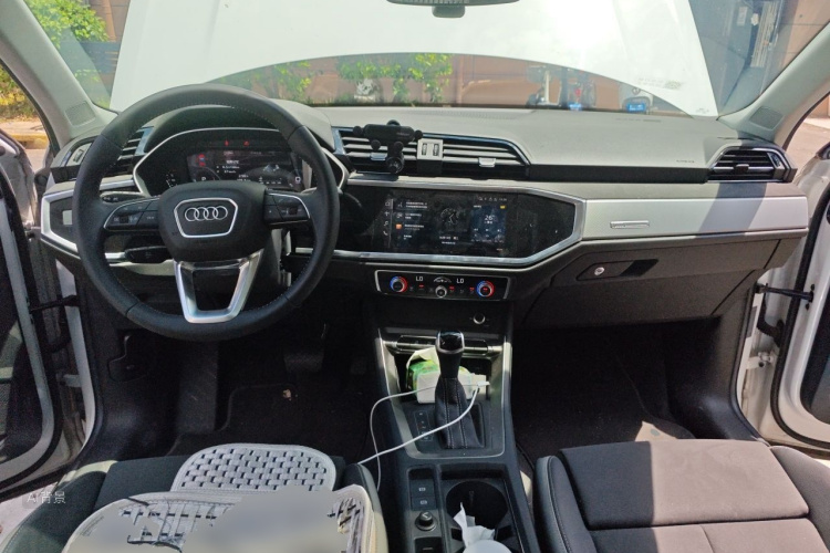 Audi Q3 2022 car image #11