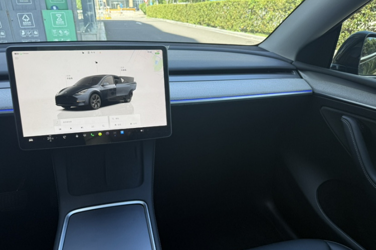 Tesla Model Y 2024 #15 Tesla Model Y 2024 car image #15