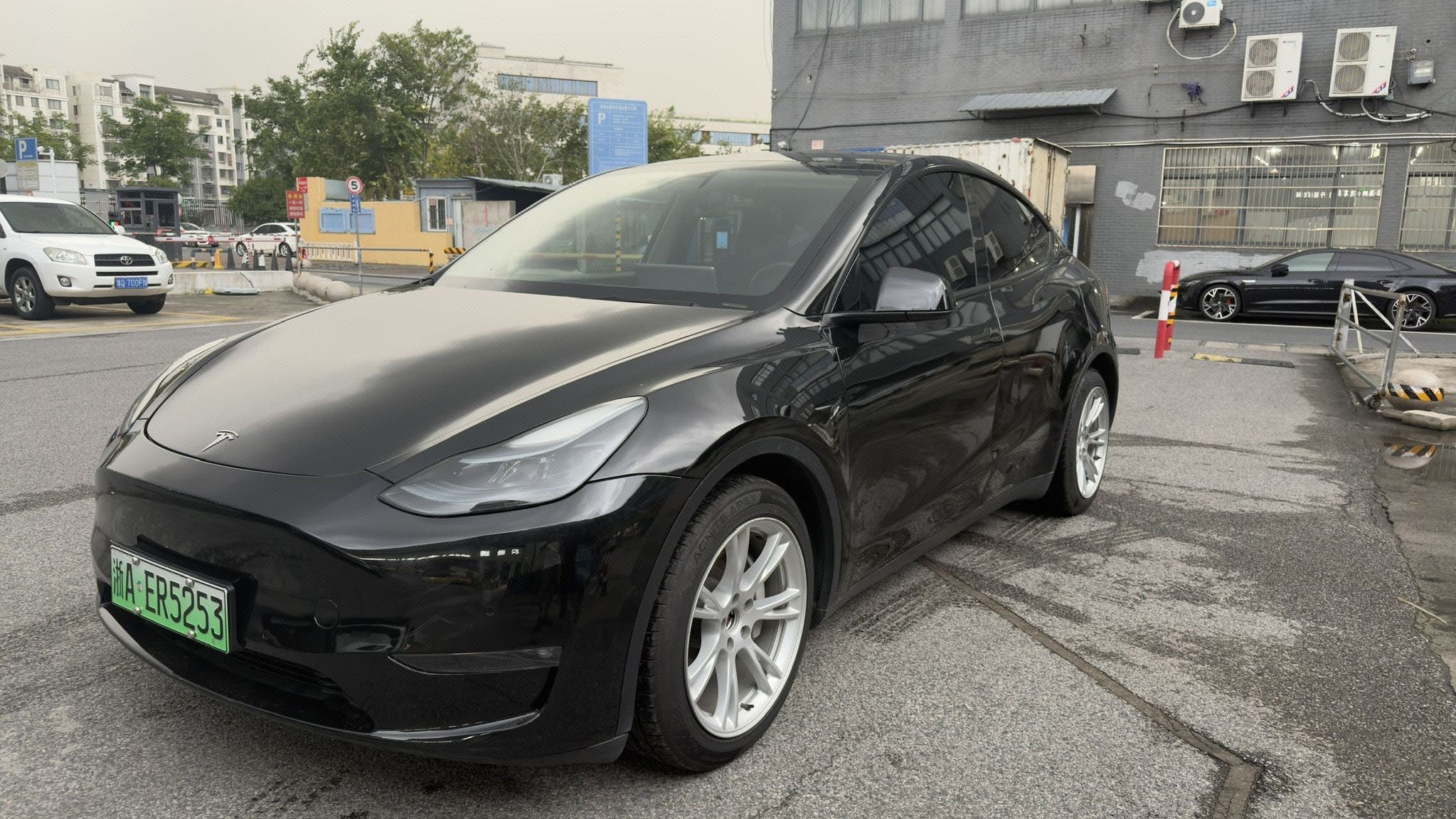 Tesla Model Y 2021 Tesla Model Y 2021 car image