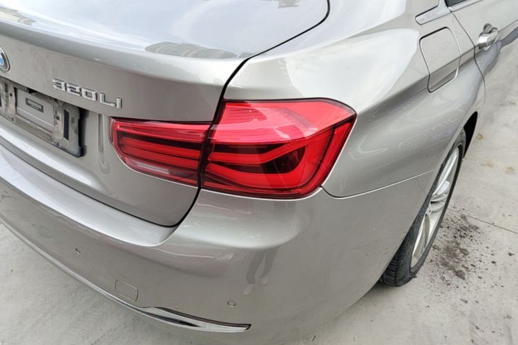 BMW 3 Series 2017 #8 BMW 3 Series 2017 car image #8