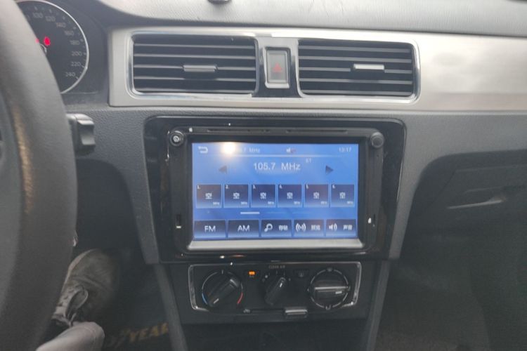 Volkswagen Santana 2017 car image #15
