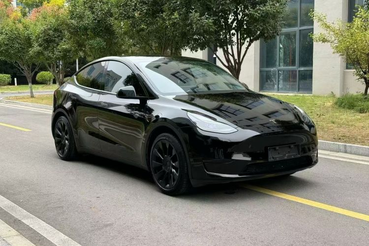 Tesla Model Y 2023 #4 Tesla Model Y 2023 car image #4