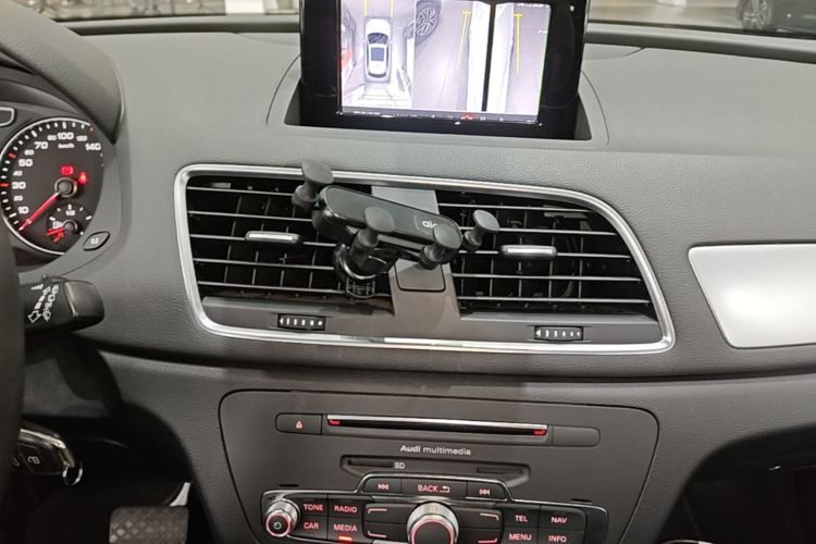 Audi Q3 2017 car image #13