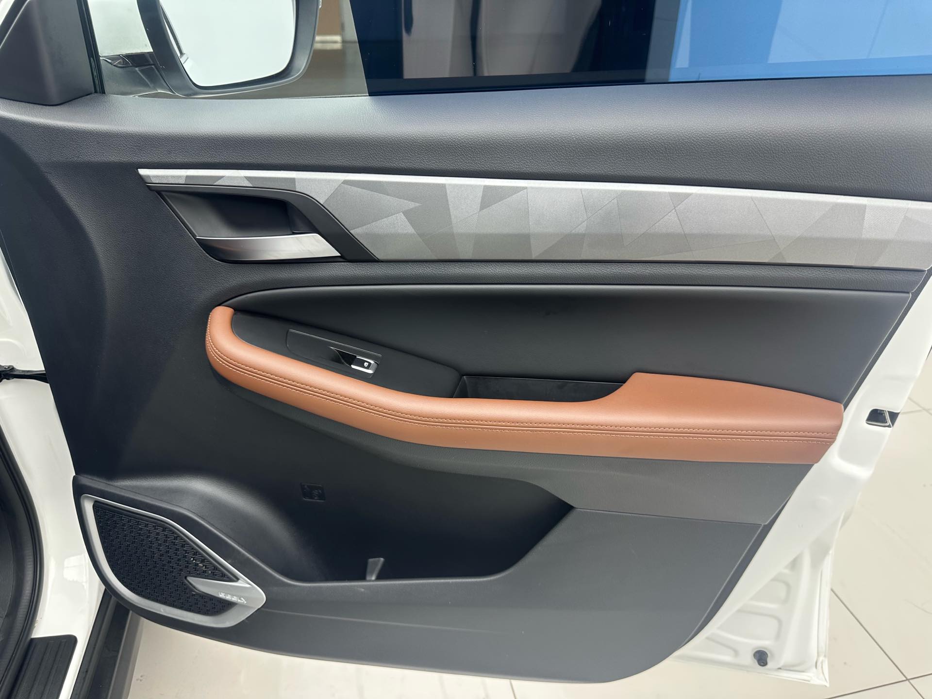 GEELY Vision X6 2023 car image #5