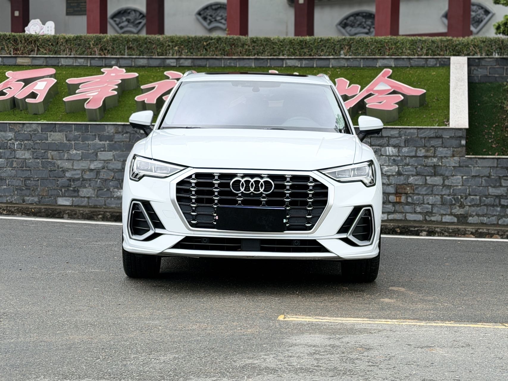 Audi Q3 2022 car image #2