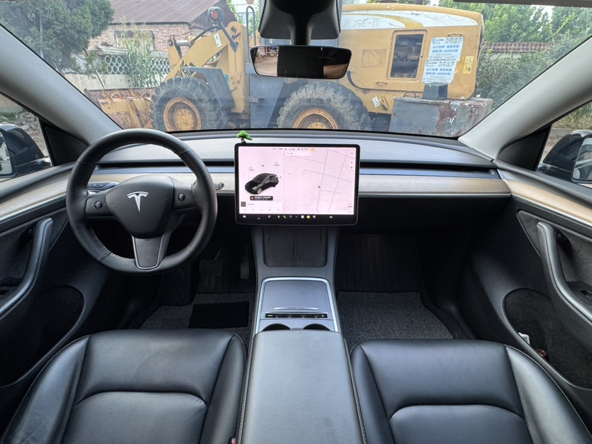 Tesla Model Y 2021 car image #4
