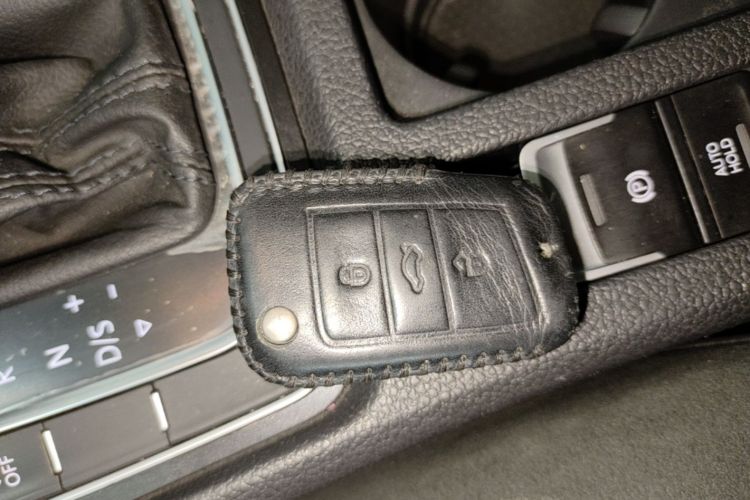 Volkswagen Golf 2020 car image #9