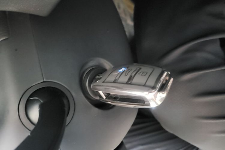 Audi Q3 2019 car image #9