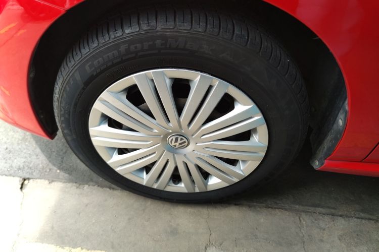 Volkswagen Polo 2016 car image #9