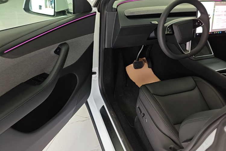 Tesla Model Y 2026 #12 Tesla Model Y 2026 car image #12
