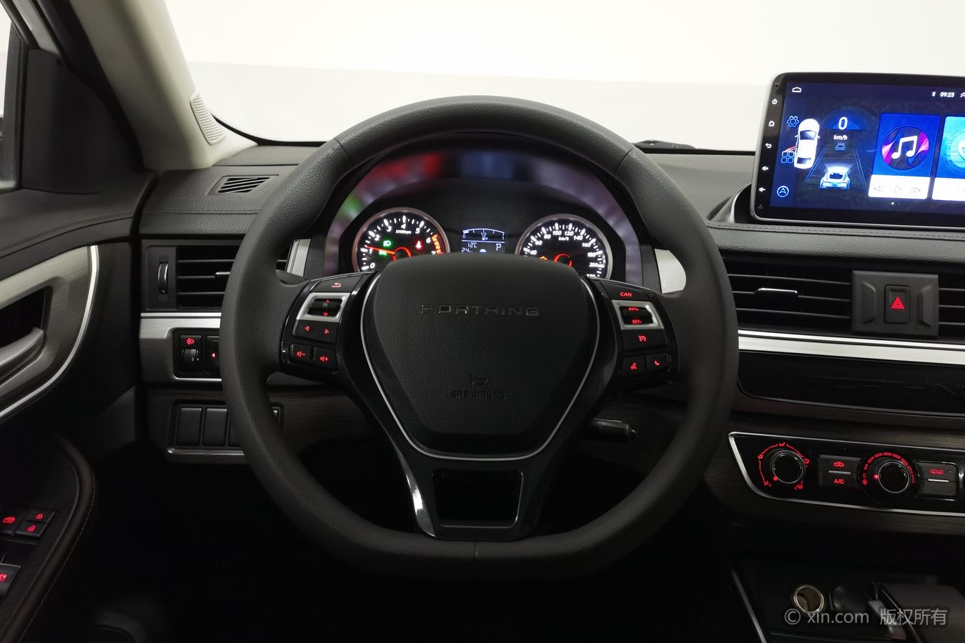 Forthing T5 2024 #11 Forthing T5 2024 immagine di auto #11