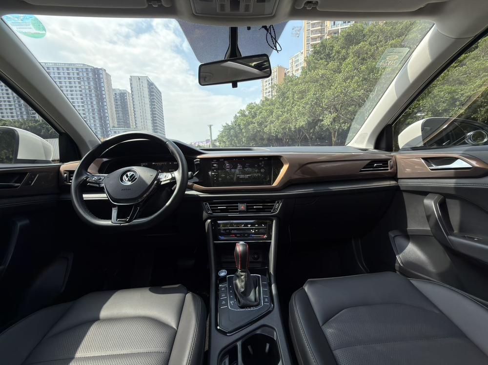 Volkswagen Tharu 2022 car image #17