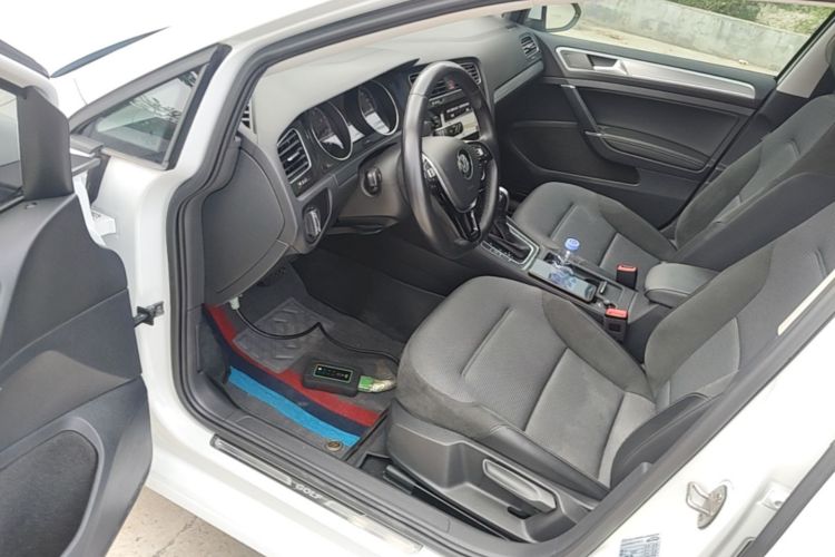 Volkswagen Golf 2020 car image #12