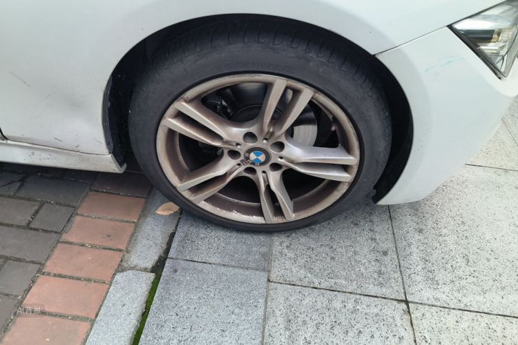 BMW 3 Series 2019 car image #9