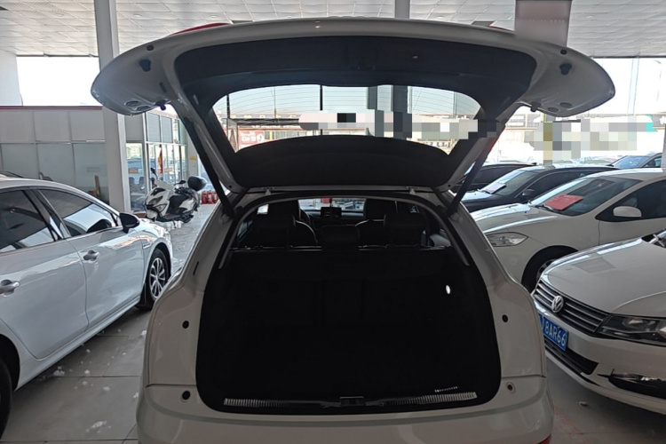 Audi Q3 2019 car image #19