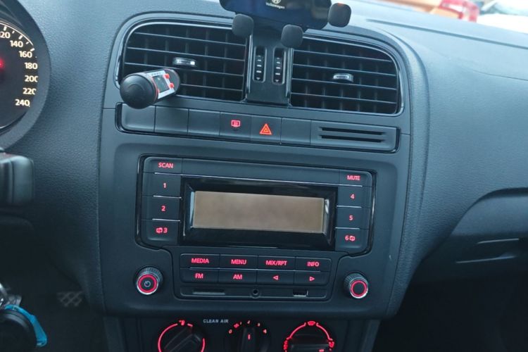 Volkswagen Polo 2016 #13 Volkswagen Polo 2016 car image #13
