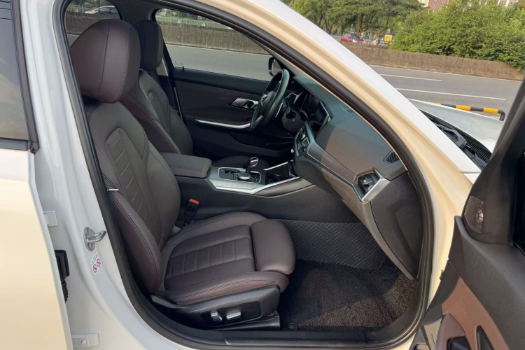 BMW 3 Series 2019 #18 BMW 3 Series 2019 car image #18