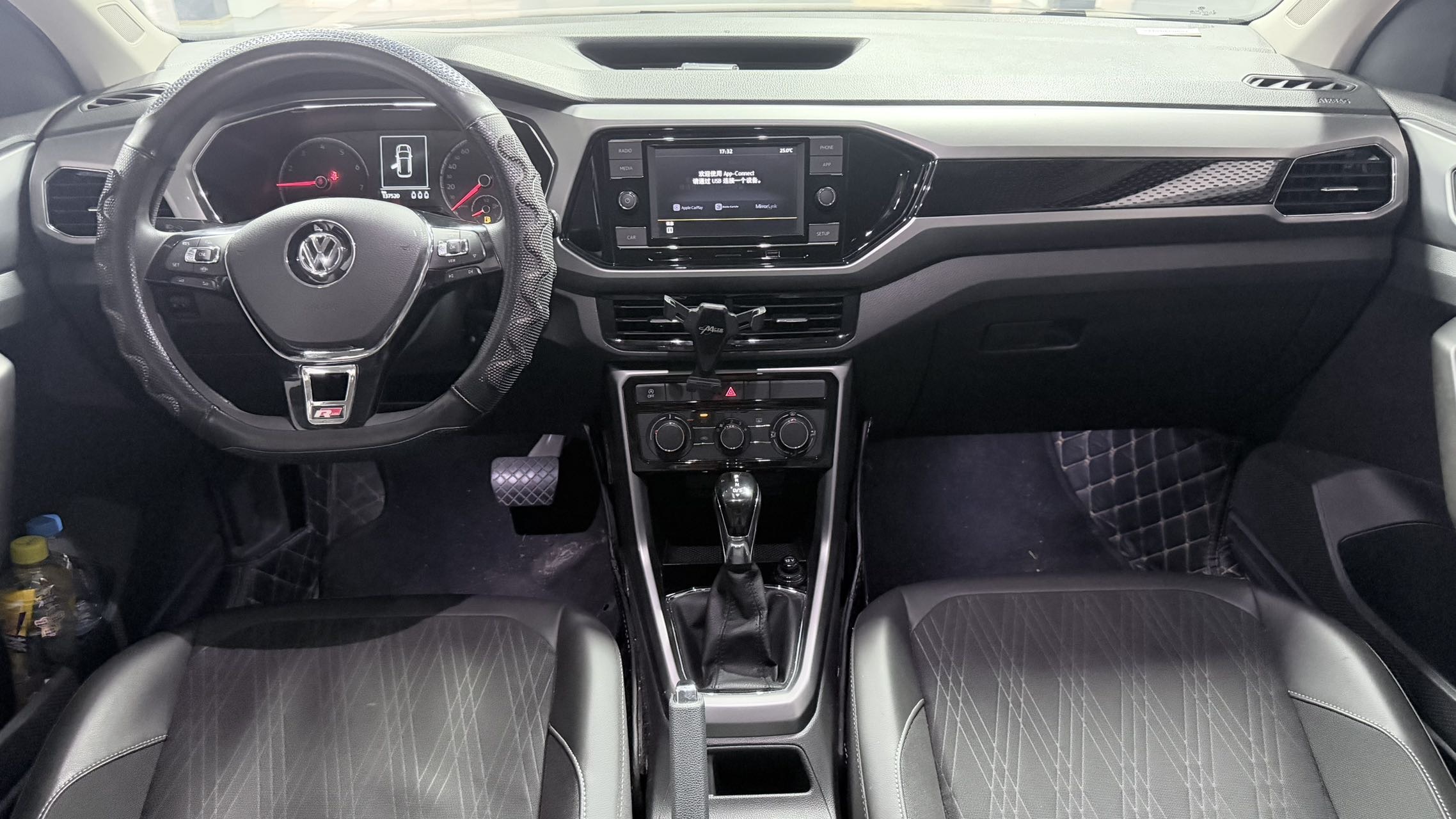 Volkswagen T-Cross 2019 car image #5