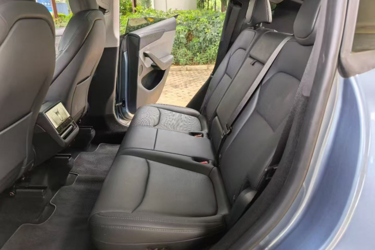 Tesla Model Y 2025 #11 Tesla Model Y 2025 immagine di auto #11
