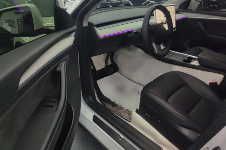 Tesla Model Y 2024 #16 Tesla Model Y 2024 car image #16