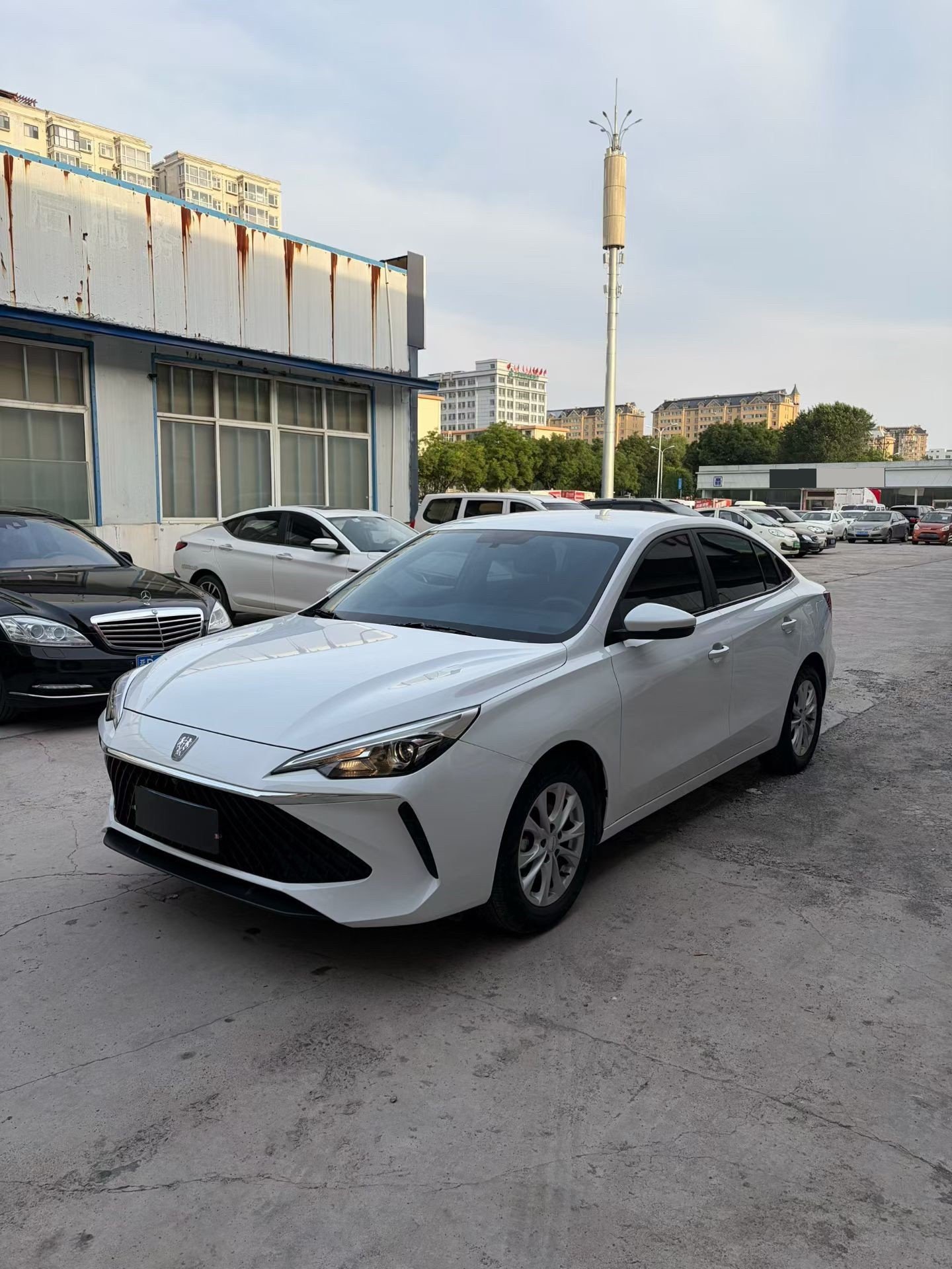 Roewe i5 2024 car image 