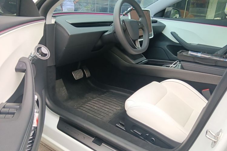 Tesla Model 3 2024 #16 Tesla Model 3 2024 car image #16