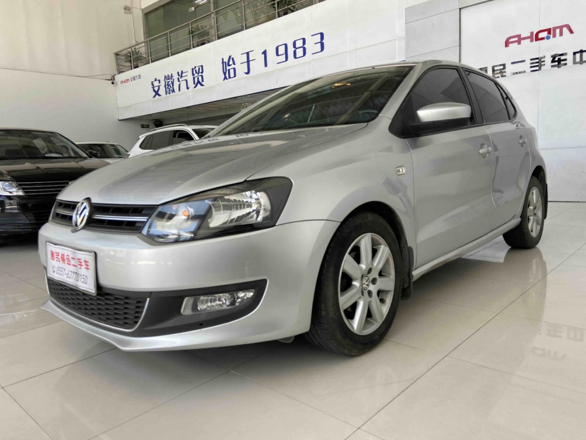 Volkswagen Polo 2011 Volkswagen Polo 2011 car image