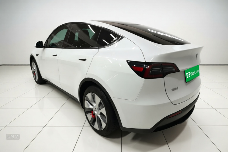 Tesla Model Y 2023 #5 Tesla Model Y 2023 car image #5