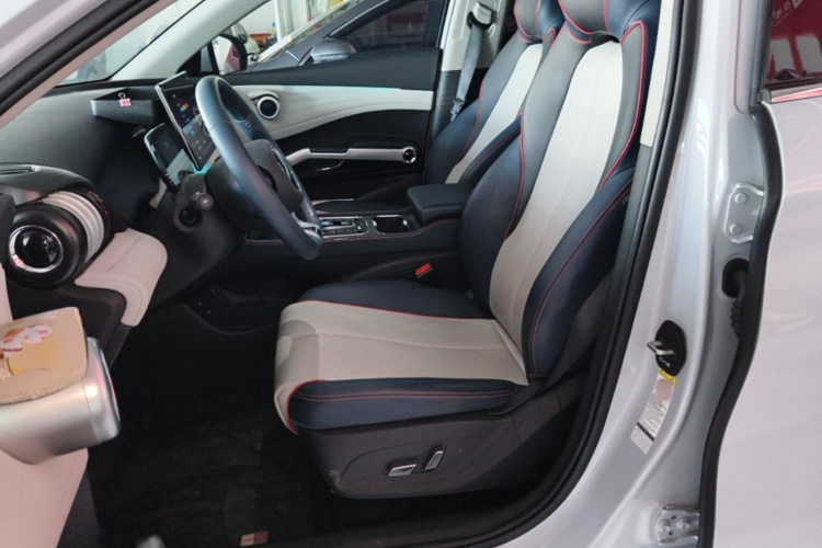 BYD Yuan Plus 2023 صورة سيارة #15
