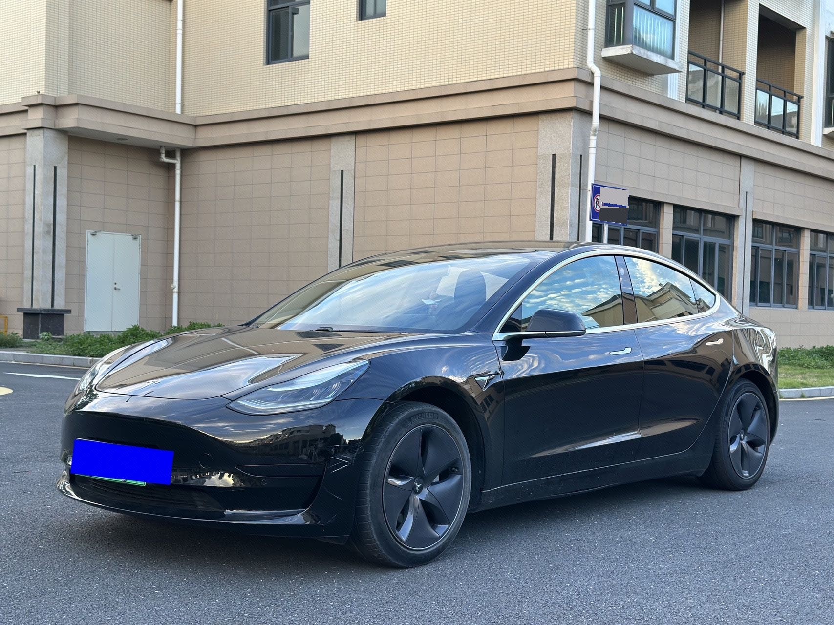 Tesla Model 3 2021 car image 
