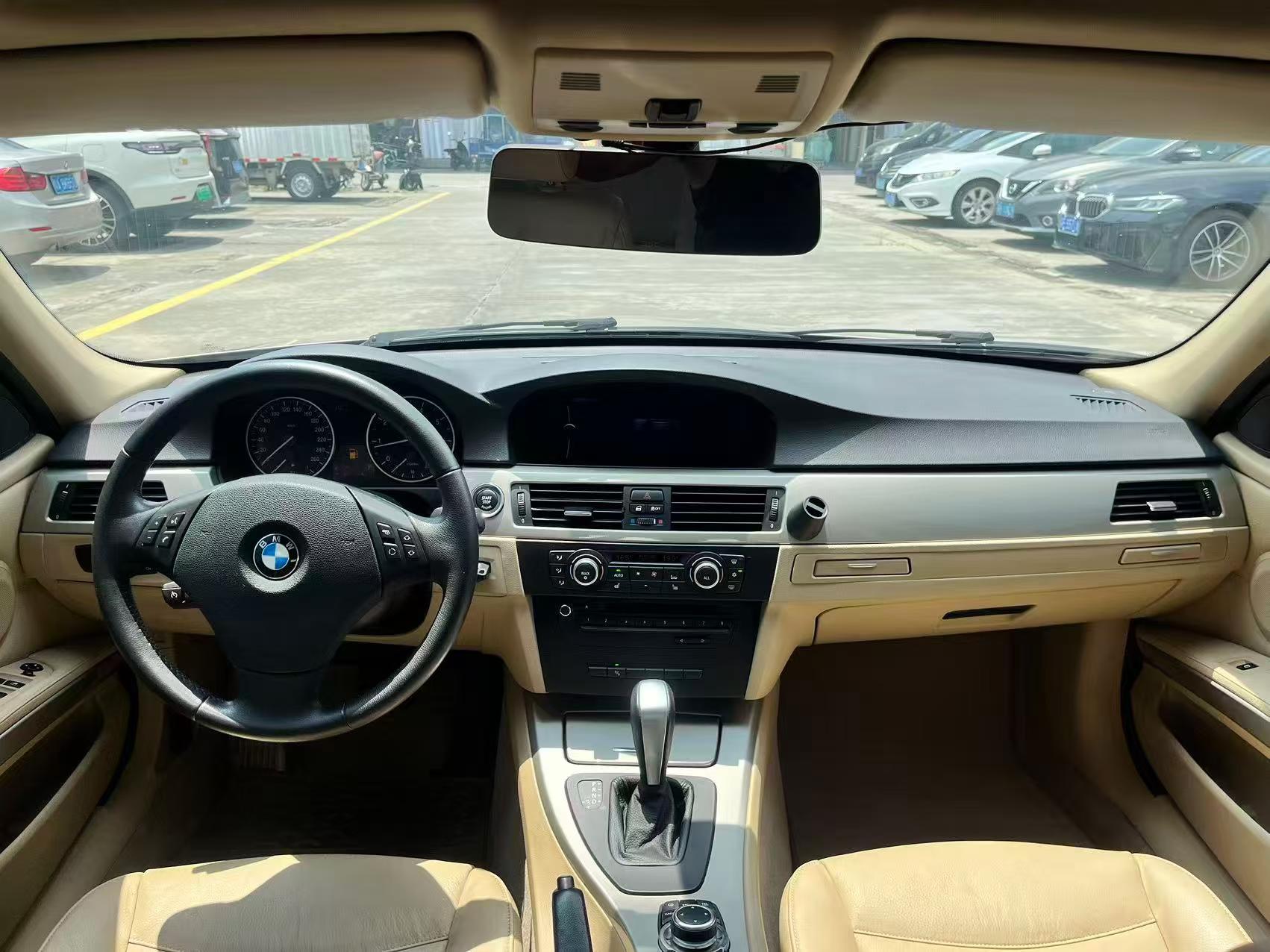 BMW 3 Series 2011 car image #9