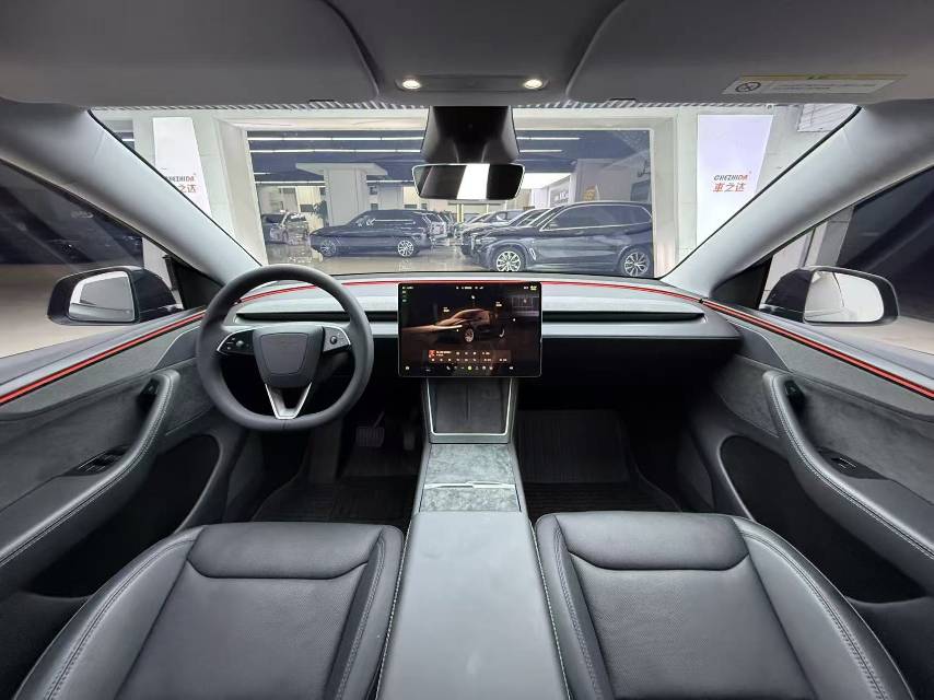 Tesla Model Y 2025 car image #6