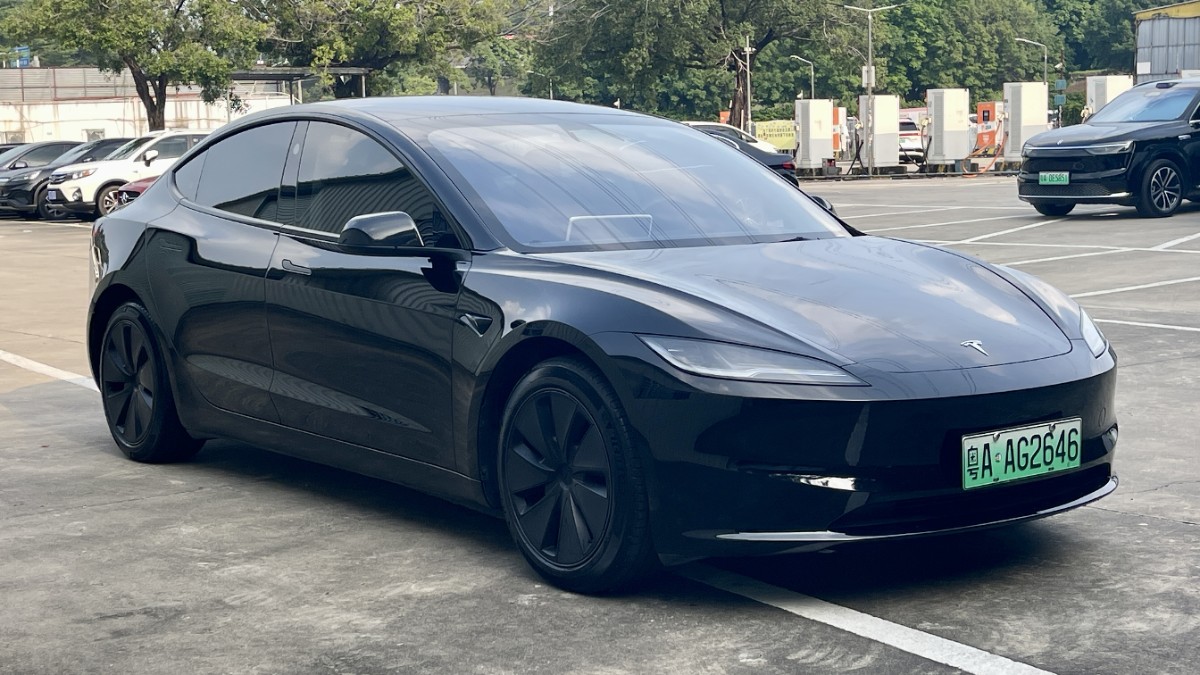 Tesla Model 3 2023 car image #2