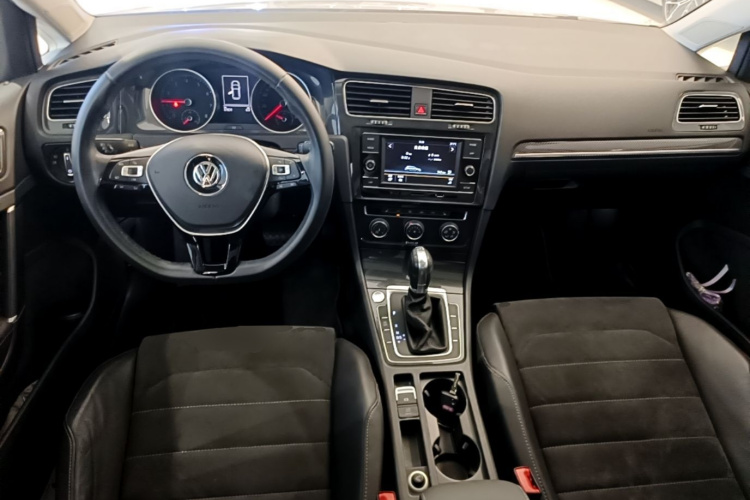 Volkswagen Golf 2018 car image #10